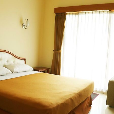 Puri Bernadi Guest House Lembang Exterior photo