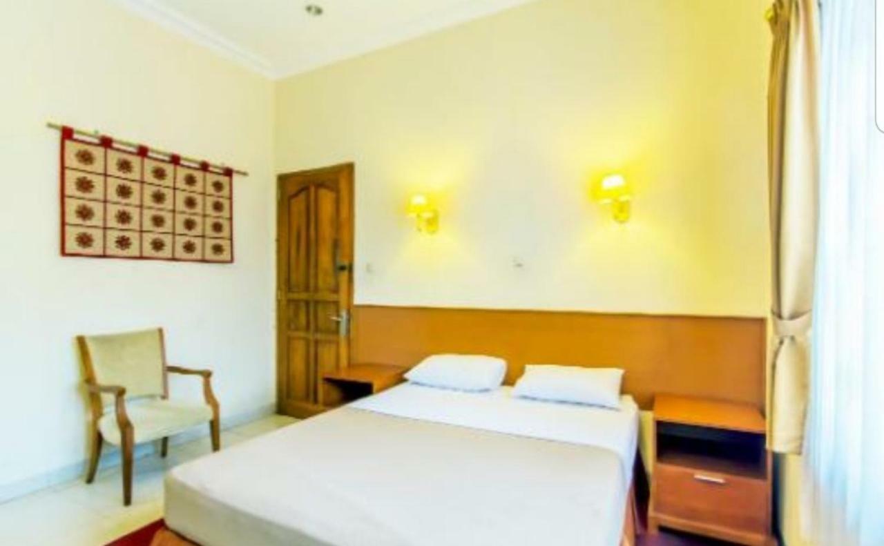 Puri Bernadi Guest House Lembang Exterior photo