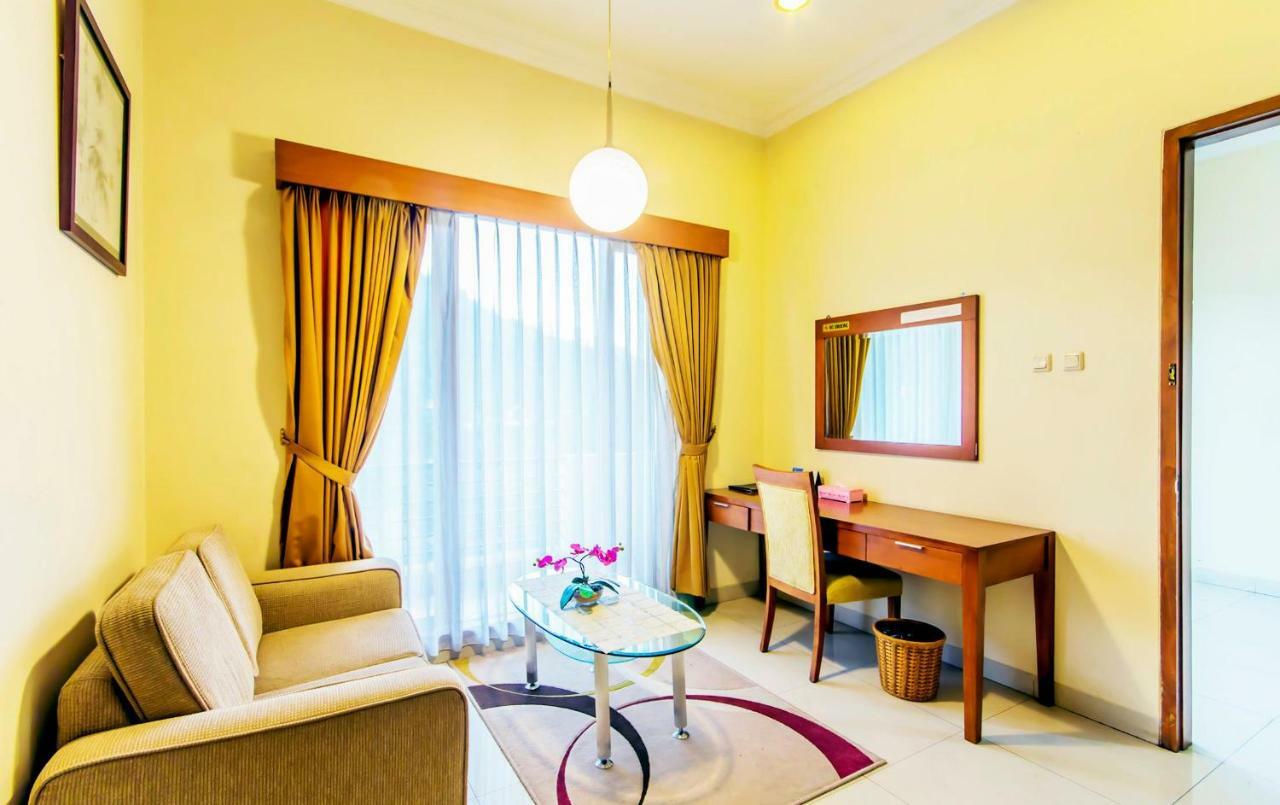 Puri Bernadi Guest House Lembang Exterior photo