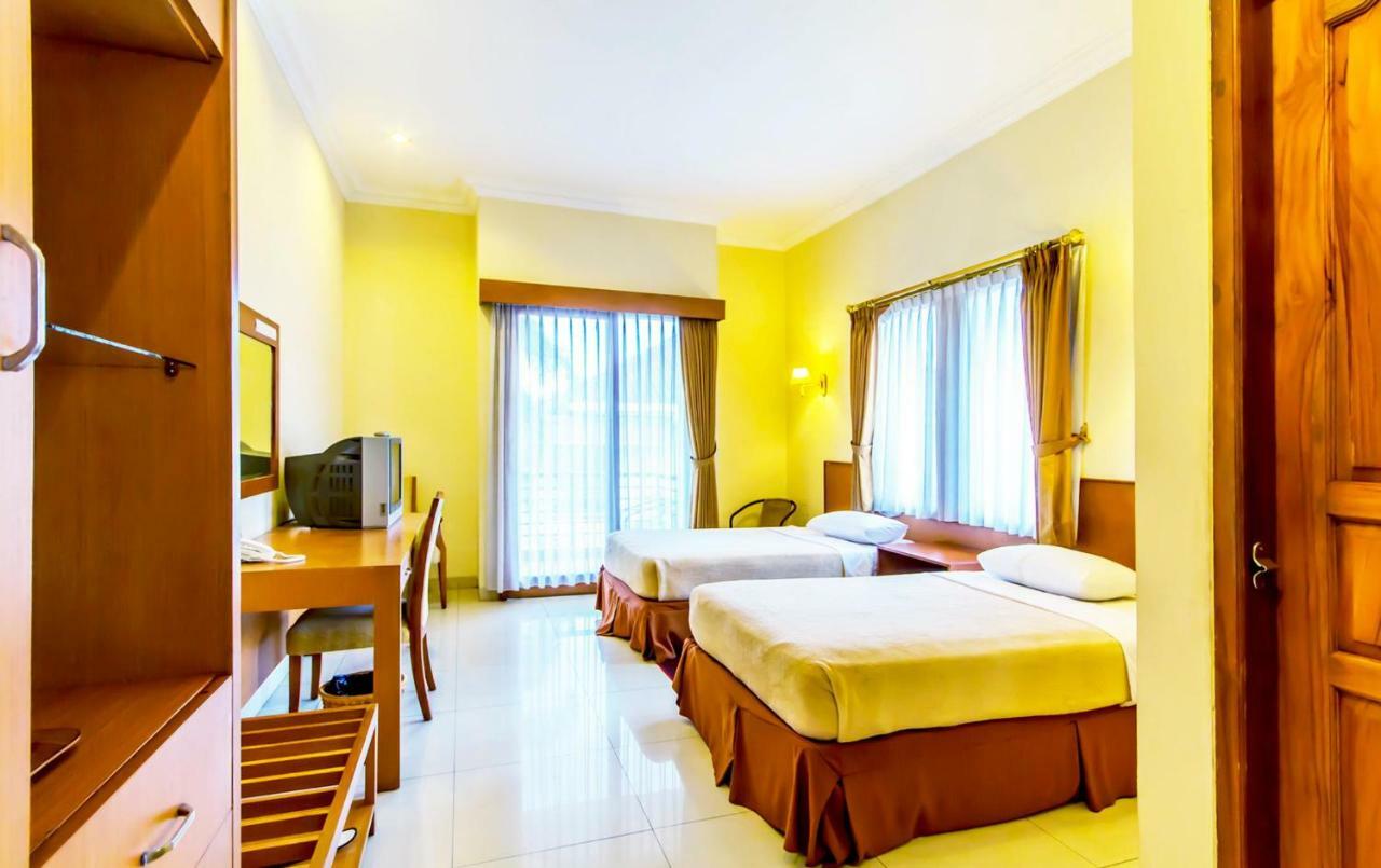Puri Bernadi Guest House Lembang Exterior photo