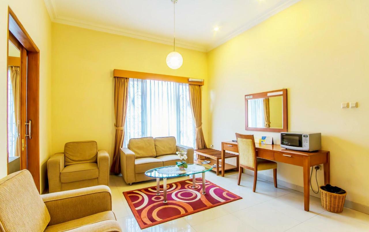 Puri Bernadi Guest House Lembang Exterior photo